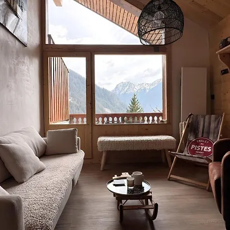 L'eterlou Au Pied Des Pistes, Vue Montagne *